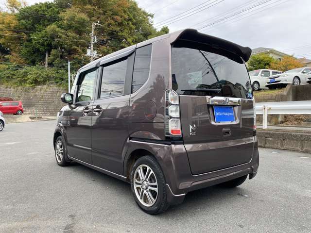 当店でご購入いただいたすべてのお車に3ヵ月または3000kmのいずれか早い方までの保証をお付けしています。お近くのお客様はもちろん遠方のお客様にもしっかりとお付けいたしますので安心してお乗りください。
