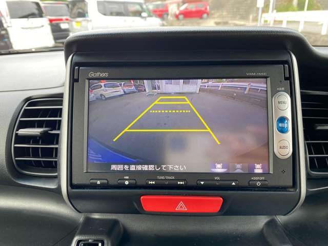 バックモニター装着車輌ですので車庫入れもラクラク♪　目視での安全確認も忘れずに！！