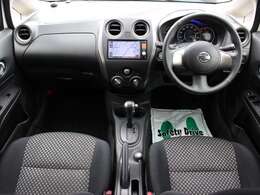 スッキリとしたノートらしいデザインのダッシュ回り！フロントビューの視認性もよく運転しやすいと思います★
