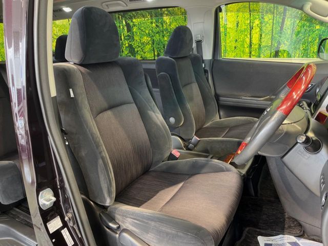 運転席シート廻りは使用感も少なく、良好な状態となっています。丁寧に使われていたことがよくわかりますね。