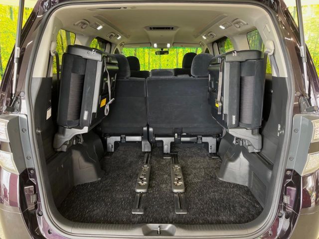 普段のお買い物や通勤、送迎等に十分な荷室スペースを確保しております。セカンドシートを倒すと、大きな荷物の積載も可能です♪