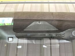 【トヨタセーフティセンス】走行中に前方の車両等を認識し、衝突しそうな時は警報とブレーキで衝突回避と被害軽減をアシスト。より安全にドライブをお楽しみいただけます。