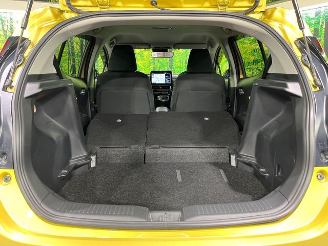 普段のお買い物や通勤、送迎等に十分な荷室スペースを確保しております。セカンドシートを倒すと、大きな荷物の積載も可能です♪