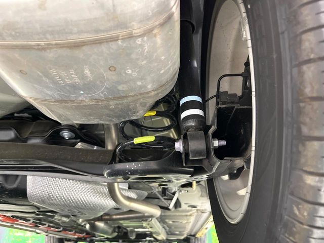 お車を安心してお乗りいただく為には、足回りの定期点検が欠かせません。サービスサポート（有償保証）では無料点検もご提供しており、安心のカーライフをお過ごしいただけるサポート体制が整っています。