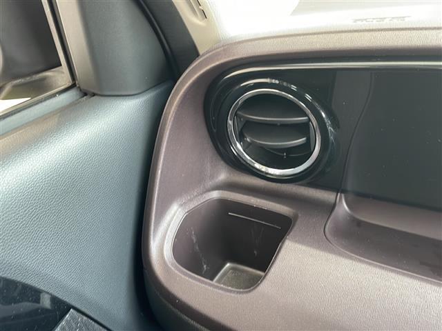 【ドリンクホルダー】『ドリンクホルダー周辺』の画像になります。写真の内容に関してご不明点、ご質問等がございましたらお気軽にガリバー店舗までお問い合わせください。