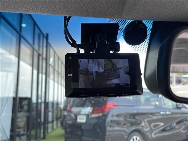 【バックミラー】『バックミラー周辺』の画像になります。写真の内容に関してご不明点、ご質問等がございましたらお気軽にガリバー店舗までお問い合わせください。