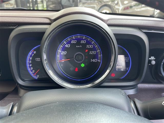 【スピードメーター】『スピードメーター』の画像になります。メーターがシンプルで見やすく運転しやすいですね！