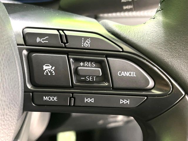 【レーダークルーズコントロール】高速道路での長距離走行が楽に！！自動で速度を保つクルーズコントロールが、衝突軽減システムと連携し、前方の車両を感知して車間を保つように速度調節してくれます！！