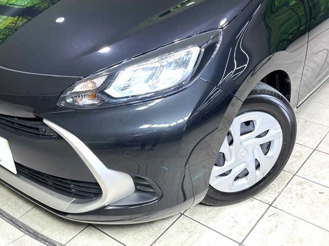 【LEDヘッドライト】悪天候や夜間走行時も良好な視界を確保し安心して運転できる高輝度LEDヘッドライトを装備！点灯速度が早く、消費電力も抑えられています。