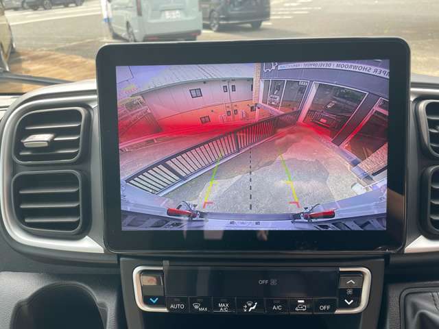 見やすいバックカメラ付き！貨物車には必需品ですね☆