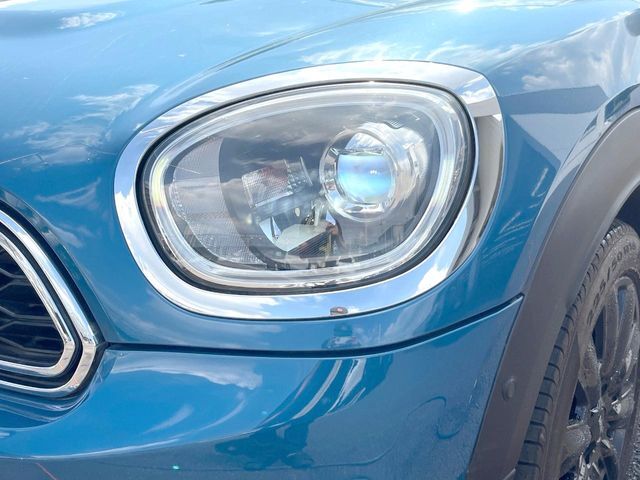 ●LEDヘッドライト：夜間走行時も良好な視界を確保し安心して運転できる高輝度LEDヘッドライトを装備！点灯速度が早く、消費電力も抑えられています。