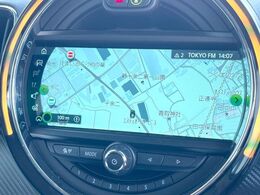 ●純正ナビ:一体感のあるナビは、高級感ある車内を演出してくれます。オーディオ機能も充実しておりますので、運転もより楽しめます♪
