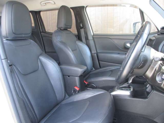 ルームクリーニング済みの車内はとてもキレイです☆ご納車前に再度ルームクリーニングを施工いたします☆