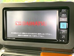 【純正ナビ】人気の純正ナビを装備。オーディオ機能も充実しており、Bluetooth接続すればお持ちのスマホやMP3プレイヤーの音楽を再生可能！毎日の運転がさらに楽しくなります！！