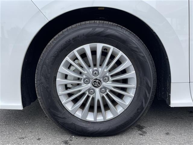 【純正17インチアルミホイール】純正アルミホイールで足回りもかっこよく決まってます♪