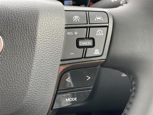 【レーダークルーズコントロール】アクセルを踏まなくても、設定した速度で走行できます！先行車との車間距離を適切に維持する追従走行の機能も有しています。機能には限界があるためご注意ください。