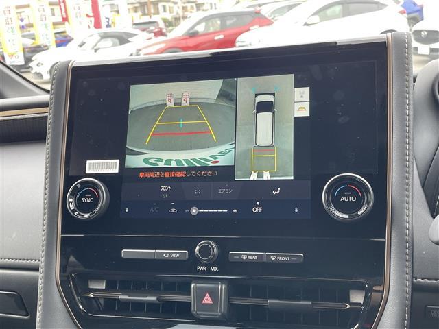 【パノラミックビューモニター】クルマを真上から見下ろした視点で駐車をサポートします！クルマの斜め後ろや真横など、いち早く障害物に気が付くことができます。