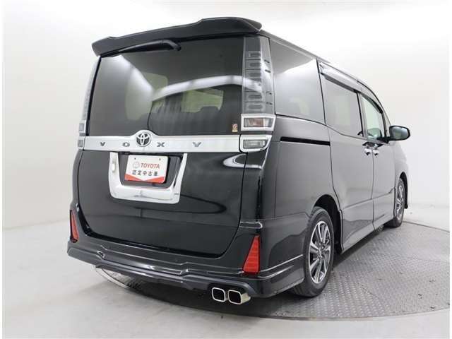 クルマの状態を徹底検査して公開！中古車は1台ずつコンディションが違います。トヨタでは中古車の総合評価や内外装の状態などをひと目で分かるよう、プロの検査員が実施した車両検査証明書をご用意しています。