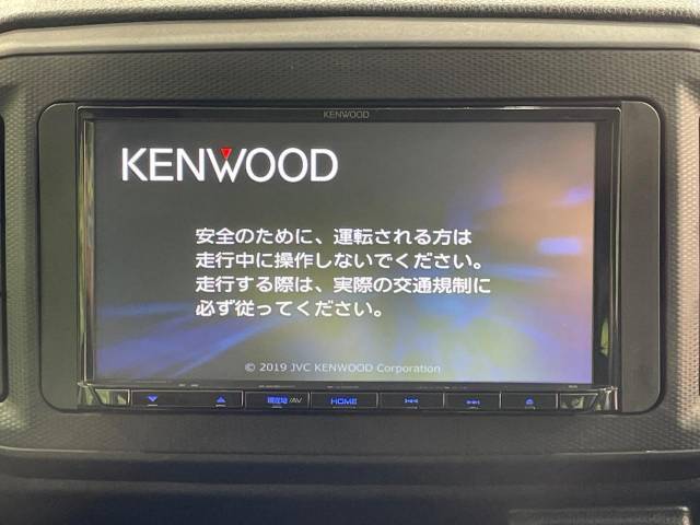 【ナビゲーション】目的地までしっかり案内してくれる使いやすいナビ。Bluetooth接続すればお持ちのスマホやMP3プレイヤーの音楽を再生可能！毎日の運転がさらに楽しくなります！！