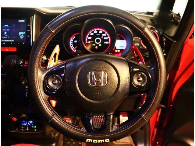 自社整備工場から板金工場、保険やローン等お車に関してはフルサポート！楽しいカーライフのお手伝いをぜひお任せください！自社板金工場・に加え、運輸支局認証工場にて、しっかり点検整備させて頂いております。
