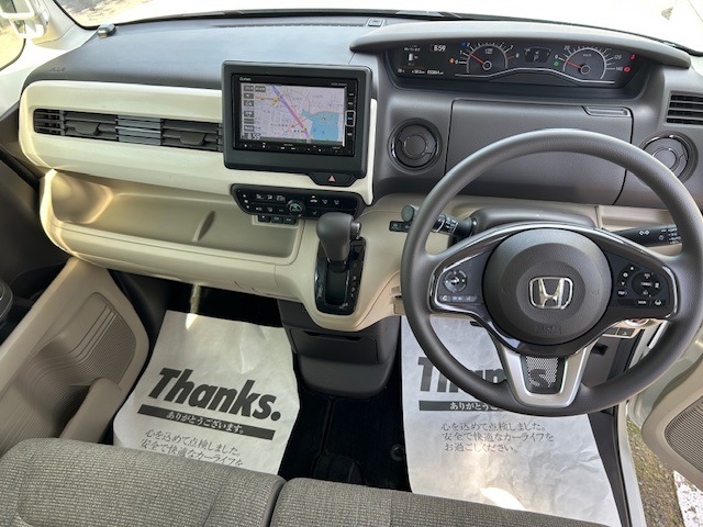 【HondaSENSING】衝突を予測してブレーキをかけたり、前のクルマとちょうどいい距離でついていったりできる多彩な安心・快適機能を搭載した先進の安全運転支援システムです。