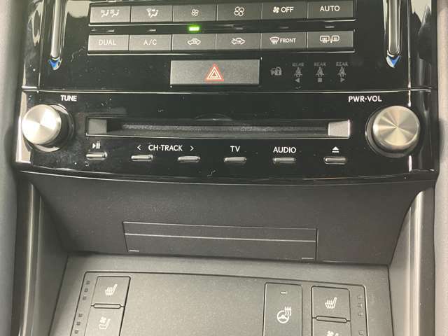 お客様がご満足いただけるよう、豊富な知識を持ったスタッフがご要望に合ったレクサスをご提案いたします。