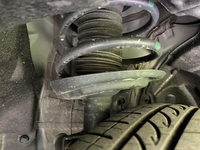 お車を安心してお乗りいただく為には、足回りの定期点検が欠かせません。サービスサポート（有償保証）では無料点検もご提供しており、安心のカーライフをお過ごしいただけるサポート体制が整っています。
