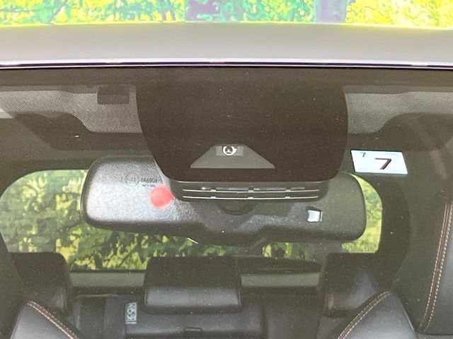 【トヨタセーフティセンス】走行中に前方の車両等を認識し、衝突しそうな時は警報とブレーキで衝突回避と被害軽減をアシスト。より安全にドライブをお楽しみいただけます。