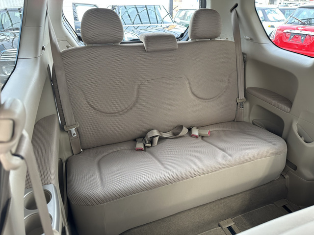 ホールド力の高いシートを使用しております。後席には、チャイルドシートも取付可能です。