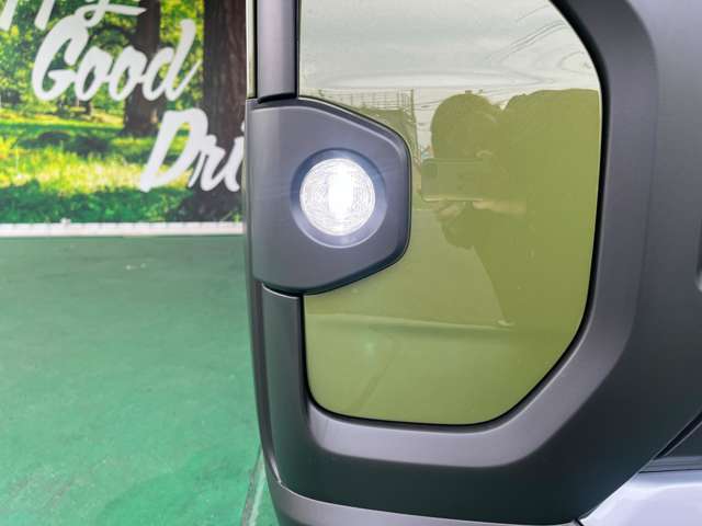 ■親切・丁寧な接客をお約束■　初めてお車のご購入を検討されている方や、お車についてあまり詳しくない方にも分かりやすい接客を心掛けております。女性営業スタッフも在籍！購入に不安がある女性の方もぜひ♪