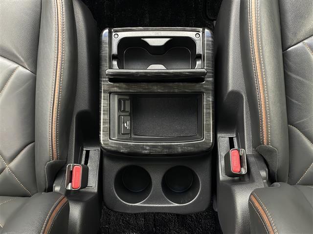 【ドリンクホルダー】長時間のドライブを快適に過ごすために、必須の車内アイテムですね。
