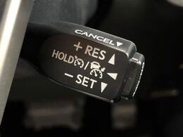 【レーダークルーズコントロール】高速道路での長距離走行が楽に！！自動で速度を保つクルーズコントロールが、衝突軽減システムと連携し、前方の車両を感知して車間を保つように速度調節してくれます！！