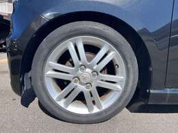 別途で、社外アルミ変更も出来ます。