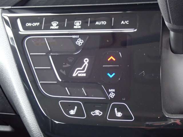 フルオートエアコンで車内はいつも快適です♪