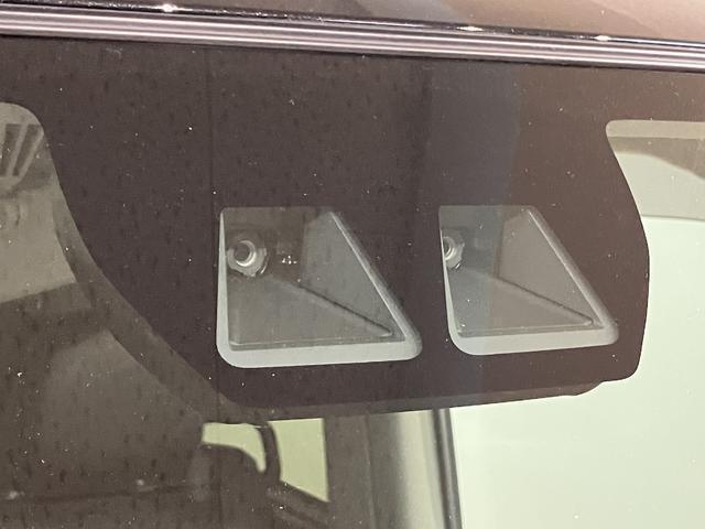 障害物までの距離に応じて警告音を変えてお知らせしてくれます！縦列駐車や車庫入れの際の取り回しをサポートしてくれます！