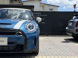 MINIを象徴するデザインである円形のライト。