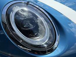 引き継がれる丸目のライト