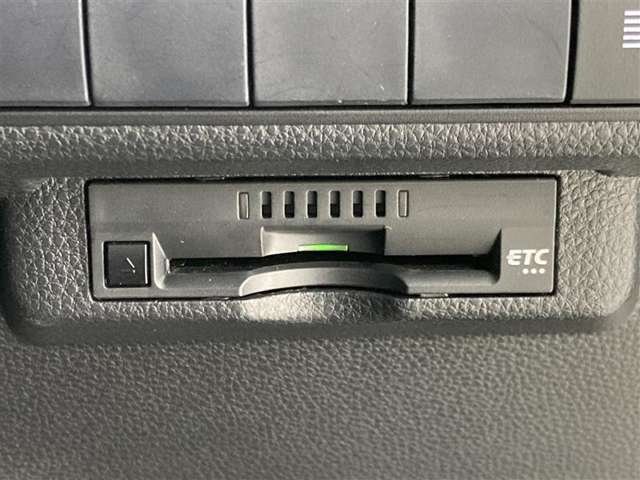 付いているクルマも増えましたが、U-Carではまだまだ付いていればラッキーなETCです。高速道路の料金をお得にするための、便利な装備です。セットアップ後、すぐに利用可能です。