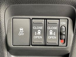 【両側パワースライドドア】スマートキーや運転席のスイッチで後席両側スライドドアの開閉が可能♪電動だから力を入れてドアを開ける必要が無く、小さなお子様でも簡単に開け閉めでき快適です♪