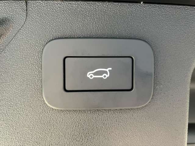 【パドルシフト】運転席から任意で、変速を自由自在に操ることができます。