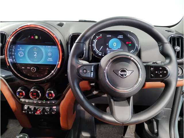 ミニ独特のゴーカートフィーリングと呼ばれる軽快なハンドリングはAT車、MT車のどちらでも楽しめます。