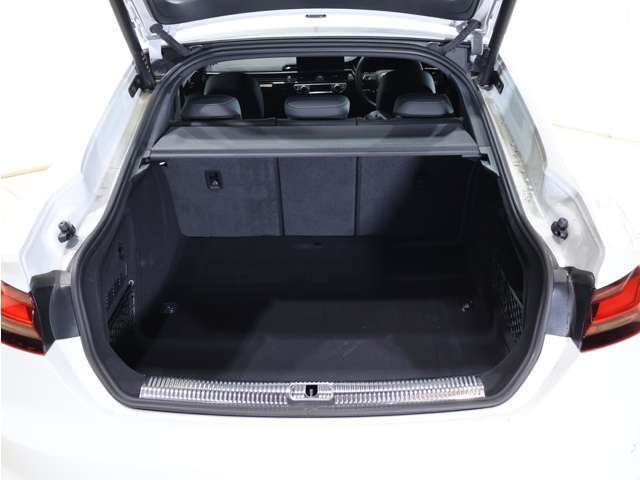 お乗りのお車を展示販売させていただくサービスも行っております、お気軽にご相談ください。