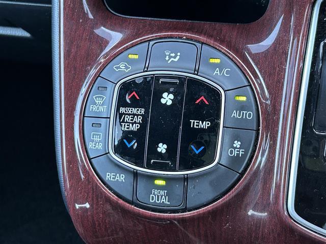 【運転席操作部】快適なドライブを楽しむための機能が装備されています！運転席から触れるので、使いやすいです！除菌プランいれていただくと、さらに清潔で安心していただけます！