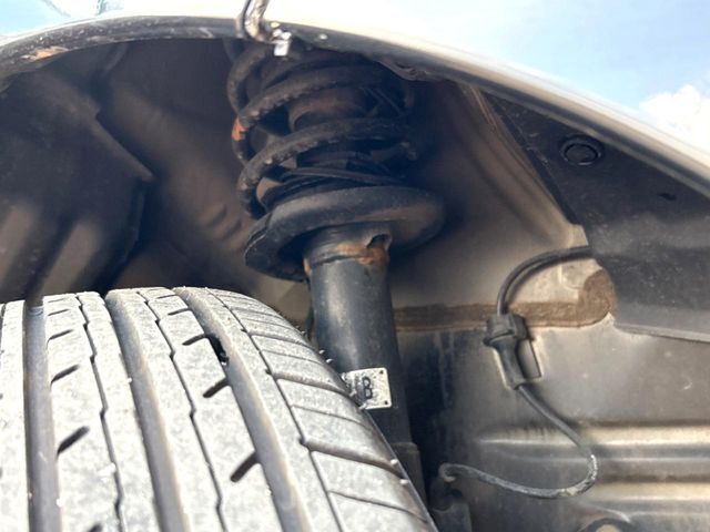 お車を安心してお乗りいただく為には、足回りの定期点検が欠かせません。サービスサポート（有償保証）では無料点検もご提供しており、安心のカーライフをお過ごしいただけるサポート体制が整っています。