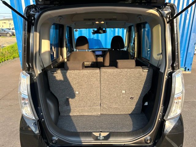 普段のお買い物や通勤、送迎等に十分な荷室スペースを確保しております。セカンドシートを倒すと、大きな荷物の積載も可能です♪