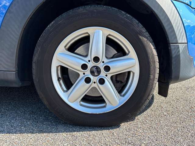 軽自動車から外車まで選び抜かれたお薦め車両を展示中