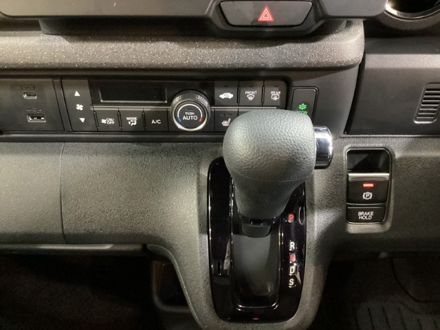 ディーラー整備士による納車前整備とアフターサービスは当店でお求めいただくのメリットのひとつです。