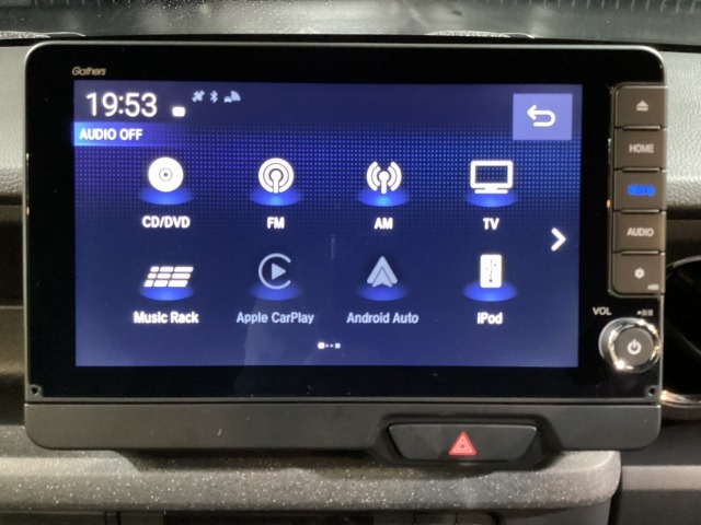 メモリーインターナビ付いています。スマートフォンとの連動も可能です。