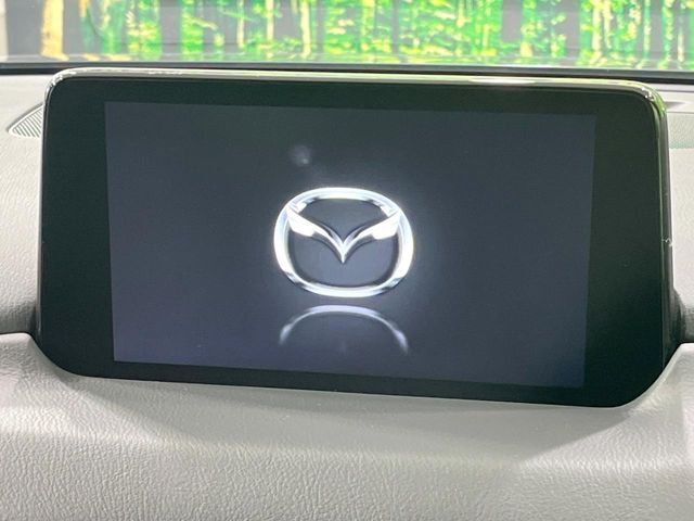 【マツダコネクトナビ】車内の雰囲気にマッチした一体型タイプのナビ。各種車輌設定やBluetooth再生等、様々な機能が楽しめます。直感的なダイヤル操作が可能で、使い勝手も良好です。
