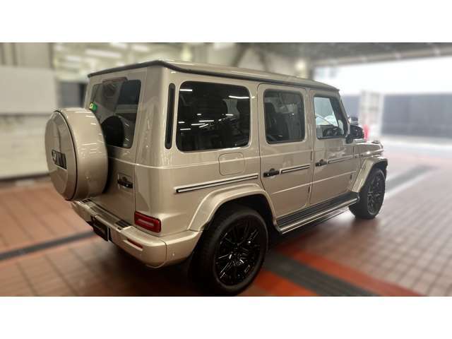メルセデス・ベンツの定める厳しい基準をクリアしたお車のみをご案内させて頂きます。納車前整備はメーカー規定に基づき100項目にも及ぶ点検を熟練のメカニックによって行いご納車させて頂きます。